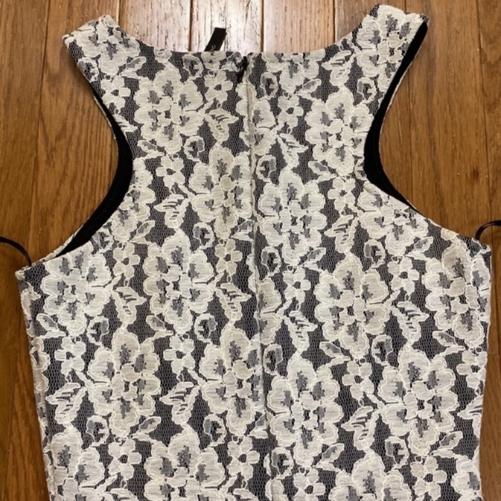 Blanc Bodycon lace dress size small - Picture 6 of 10